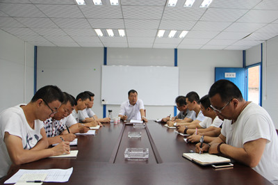 漢中分公司認(rèn)真?zhèn)鬟_建設(shè)集團干部大會精神