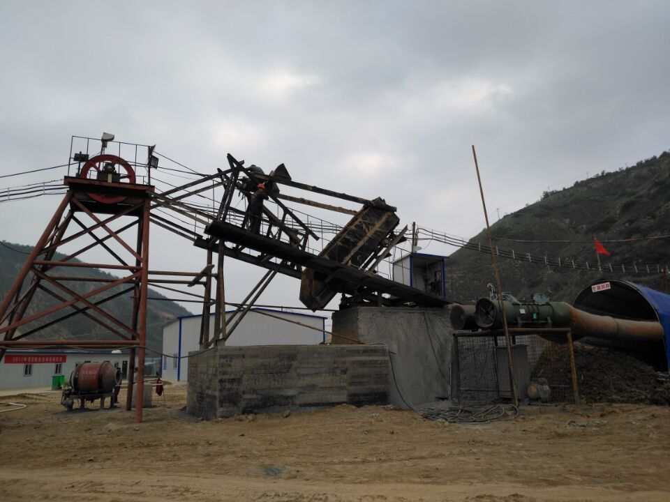 礦建二公司車村礦一號斜井井筒掘砌工程提升系統(tǒng)試運(yùn)營開始