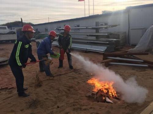 機(jī)電安裝公司曹家灘項(xiàng)目部開展火災(zāi)應(yīng)急演練