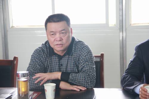 陜煤集團總經(jīng)理助理、建設(shè)集團聯(lián)合黨委書記、董事長寧興剛節(jié)日期間深入銅煤公司施工生產(chǎn)一線視察慰問