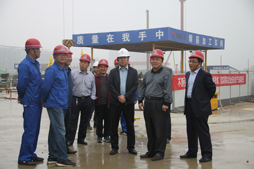 陜煤集團總經(jīng)理助理、建設(shè)集團聯(lián)合黨委書記、董事長寧興剛一行蒞臨天工公司陜煤研究院西安總部工地視察指導(dǎo)工作