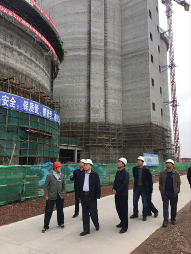 陜煤集團總經(jīng)理助理、建設(shè)集團聯(lián)合黨委書記、董事長寧興剛一行中秋節(jié)深入天工公司土建第二項目部走訪慰問