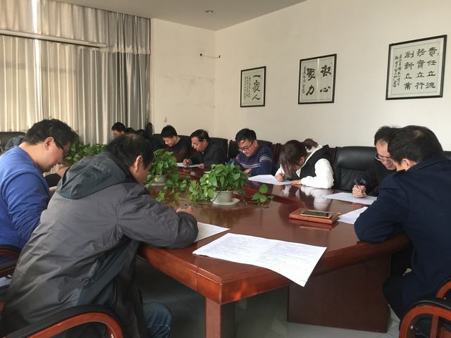 掘進(jìn)公司組織專題考試提高法制意識(shí)降低經(jīng)營(yíng)風(fēng)險(xiǎn)