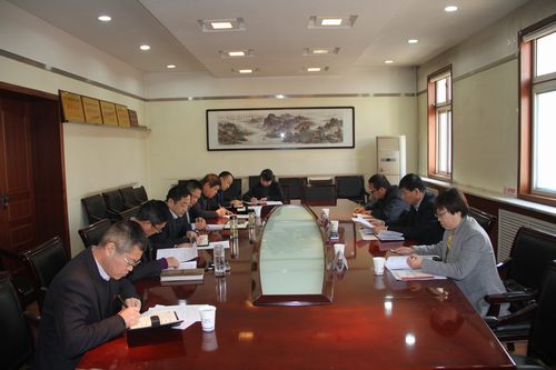 建設(shè)集團(tuán)聯(lián)合黨委副書記、紀(jì)委書記、工會負(fù)責(zé)人侯本英深入銅煤公司督導(dǎo)黨委中心組學(xué)習(xí)研討