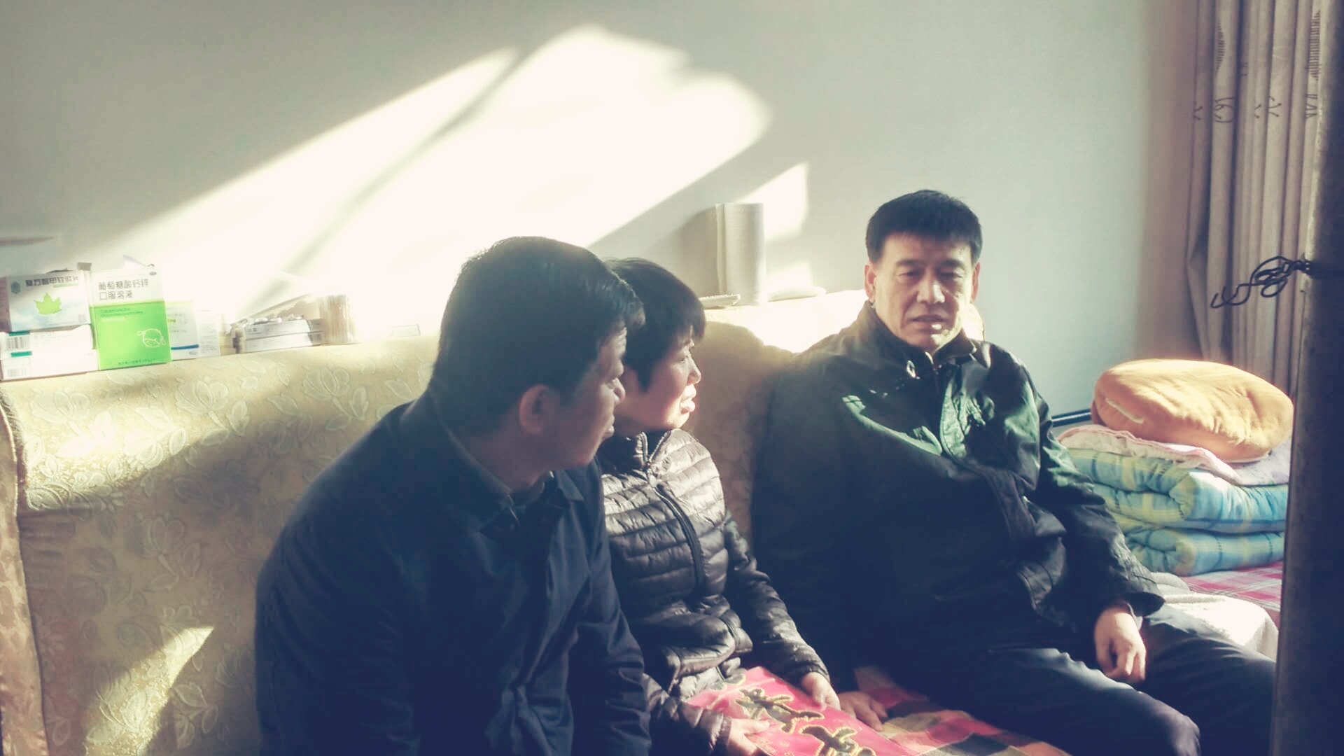 建設(shè)集團(tuán)聯(lián)合黨委副書記、紀(jì)委書記、工會主席侯本英一行慰問礦建三公司困難職工