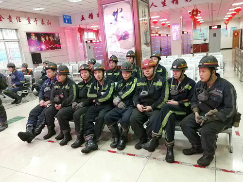 機電安裝公司黃陵項目部承建的二部膠帶機試運轉成功