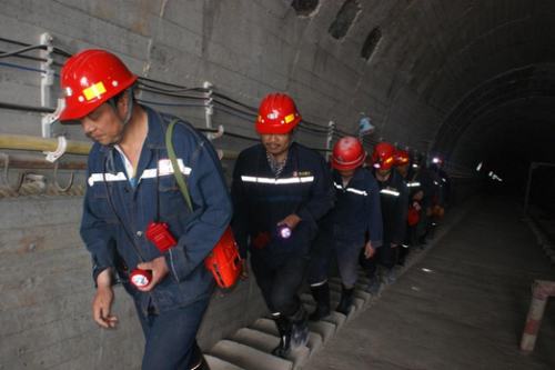 礦建二公司車村項目部開展礦井水災應急演練