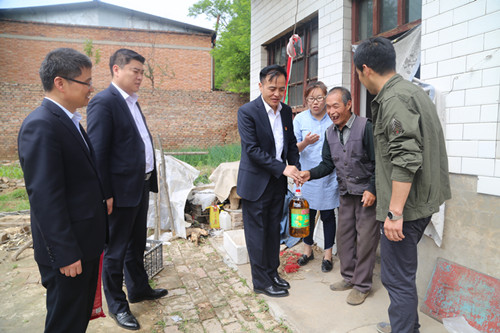 文明鄉村共創建 扶貧幫困在行動