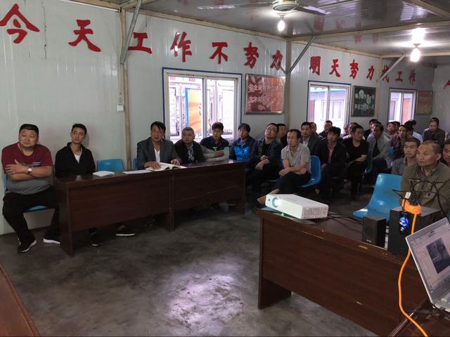 陜煤建設(shè)掘進公司北翼項目部攜手檸條塔礦方對員工進行安全警示教育