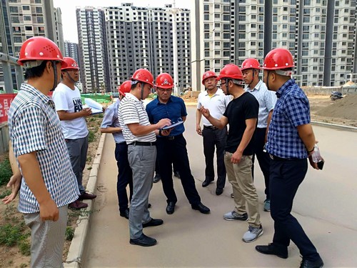 王明智深入銅煤1#、2#號小區施工現場檢查指導工作