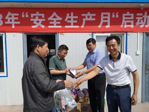 炎炎夏日送清涼  點點關懷傳真情