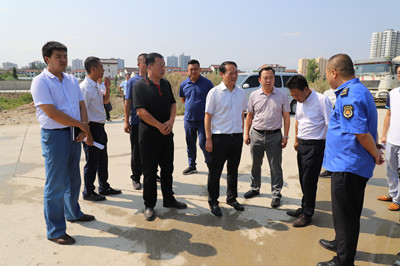 漢中市漢臺區委書記鄭永濤視察陜煤建設漢中公司承建的金華路項目