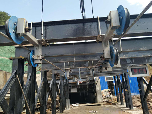 陜煤建設機電安裝公司:冶坪煤礦“猴車”裝置開始試運行