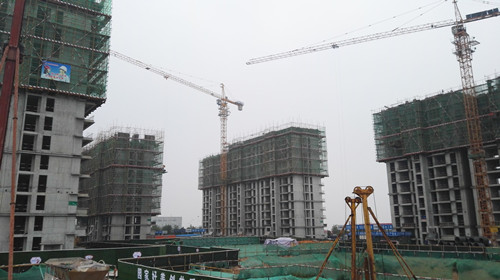 陜煤建設天工公司蒲城清源能源項目部緊抓清源小區施工 奮力沖刺封頂目標