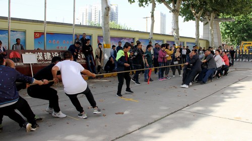 陜煤建設銅煤公司開展職工拔河比賽喜迎國慶佳節