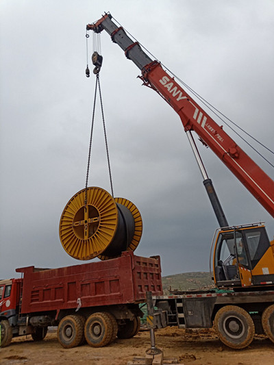 陜煤建設(shè)機電安裝公司承建的沙梁礦主斜井高壓動力電纜敷設(shè)順利完成