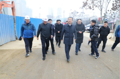 漢中市常務(wù)副市長(zhǎng)陳曉勇視察陜煤建設(shè)漢中分公司鋪鎮(zhèn)污水處理廠截污干管項(xiàng)目