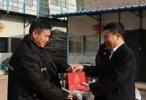 陜煤建設銅川分公司領導春節前夕深入基層走訪并慰問困難職工