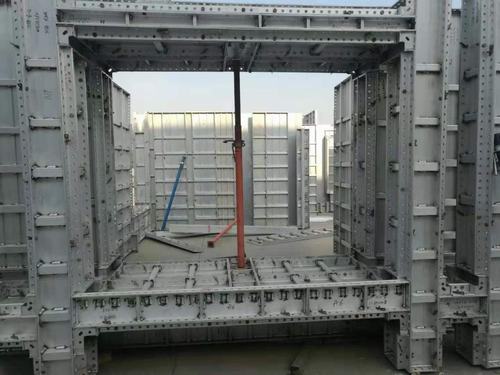 陜煤建設(shè)韓城分公司學(xué)習(xí)觀摩鋁膜板新技術(shù)、新材料應(yīng)用