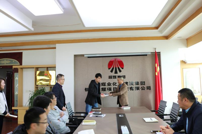 發(fā)放書籍為黨員送上“精神糧食”