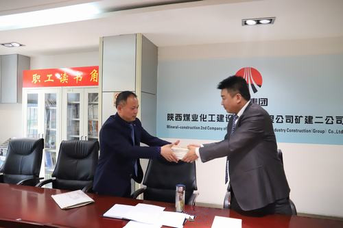 @陜煤建設礦建二公司全體中干:來領(lǐng)書啦!
