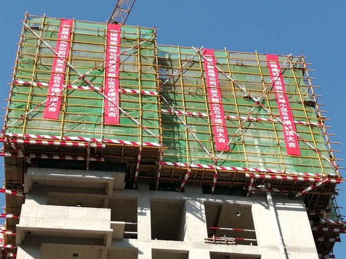 陜煤建設銅煤公司承建的天籟小區5#樓順利封頂