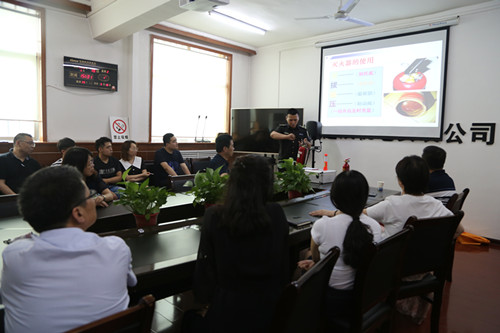陜煤建設(shè)機(jī)電安裝公司開展消防安全專項培訓(xùn)和應(yīng)急逃生演練