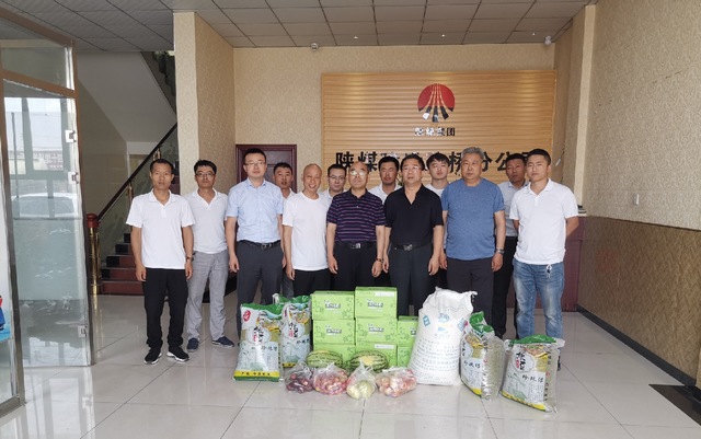 陜西靖神鐵路有限公司總經(jīng)理楊志光一行深入靖神鐵路項目“送清涼”