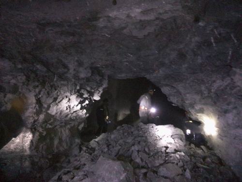 陜煤建設礦建二公司車村項目部井底行人聯絡巷實現精準貫通