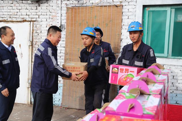 陜煤建設(shè)洗選煤運(yùn)營(yíng)公司:中秋慰問(wèn)暖人心,濃濃溫情話關(guān)懷