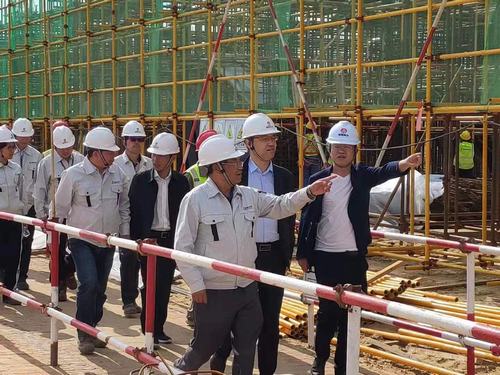 陜煤集團(tuán)榆林化學(xué)公司領(lǐng)導(dǎo)宋世杰深入陜煤建設(shè)銅煤公司施工現(xiàn)場檢查指導(dǎo)工作