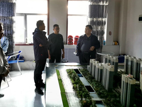 王寧深入神南華府項目檢查指導三期交房工作