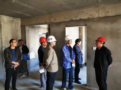 陜煤建設銅煤公司菊花園小區(qū)1#樓、荷花園1#、5#樓順利通過竣工驗收