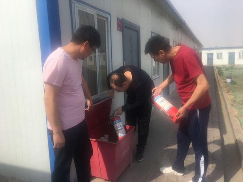 陜煤建設(shè)掘進公司:“查風(fēng)險 除隱患 迎大慶”全員在行動