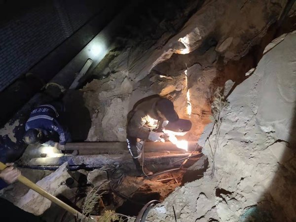 陜煤建設掘進公司：凌晨的供熱搶修