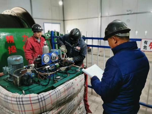 陜煤建設(shè)礦建二公司進(jìn)行提升設(shè)備“大體檢 ”