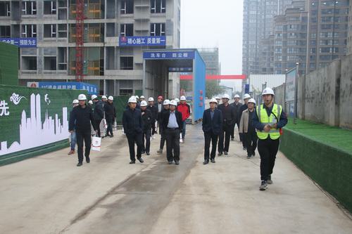 陜煤建設(shè)組織召開(kāi)藍(lán)山水岸施工現(xiàn)場(chǎng)觀摩會(huì)