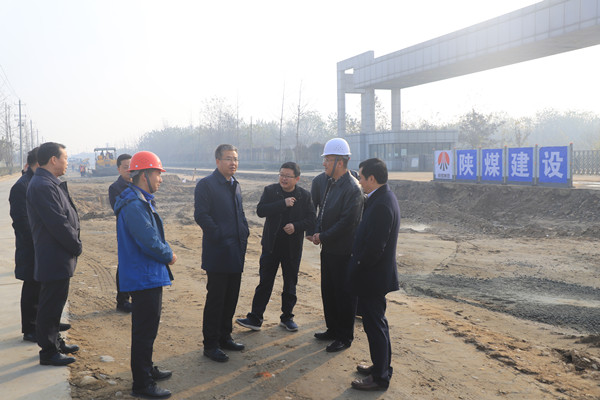 漢中市常務副市長陳曉勇深入陜煤建設漢中分公司鋪鎮污水處理廠截污干管項目視察