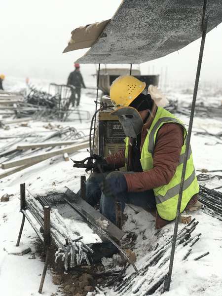 風雪中的建筑人
