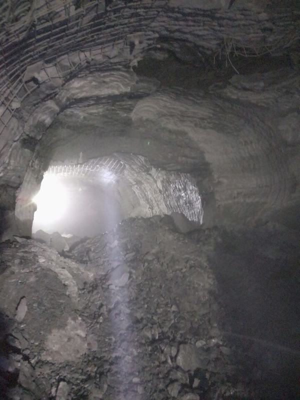 陜煤建設(shè)礦建二公司冶坪項(xiàng)目部3煤東翼軌道運(yùn)輸大巷順利貫通