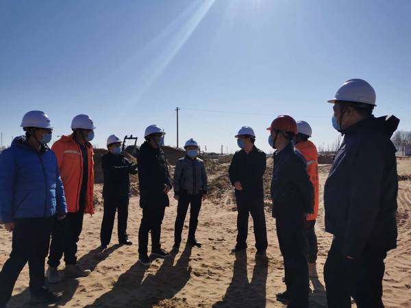 靖神鐵路領(lǐng)導(dǎo)深入施工現(xiàn)場(chǎng)檢查指導(dǎo)防疫及安全生產(chǎn)工作