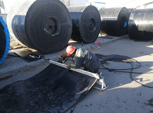 陜煤建設機電安裝公司小保當項目部:擼起袖子安裝設備