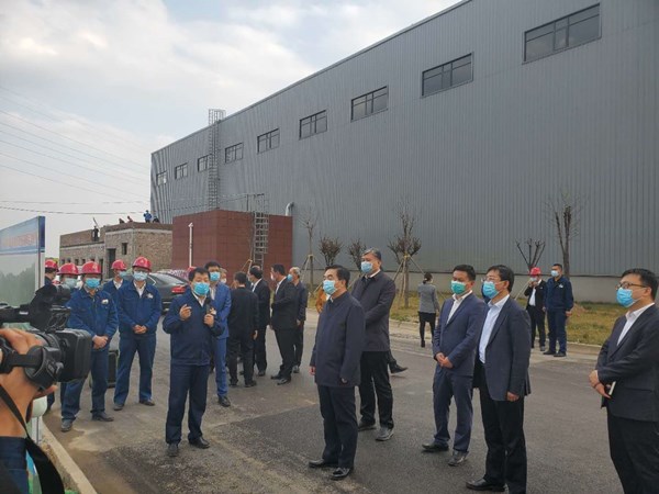 韓城市代市長(zhǎng)亢振鋒深入陜煤建設(shè)漢中分公司龍鋼富軋回遷煤氣管道項(xiàng)目視察