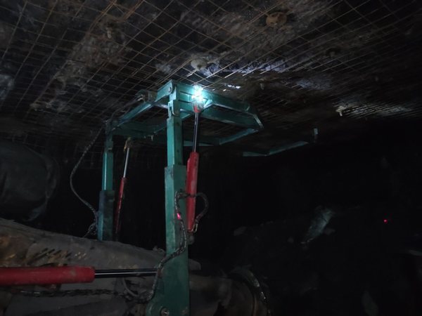 陜煤建設掘進公司：檸條塔項目部順利完成掘進機臨時支護作業