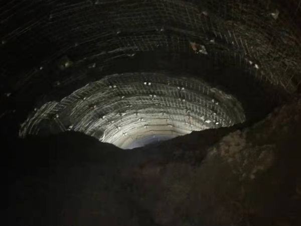 陜煤建設礦建二公司小保當項目部二號煤礦13盤區1-1煤變電所與1-1煤北翼回風大巷順利貫通