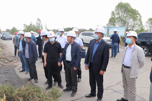 陜西鐵路物流集團有限公司陳世文一行蒞臨路橋分公司靖神鐵路項目部檢查