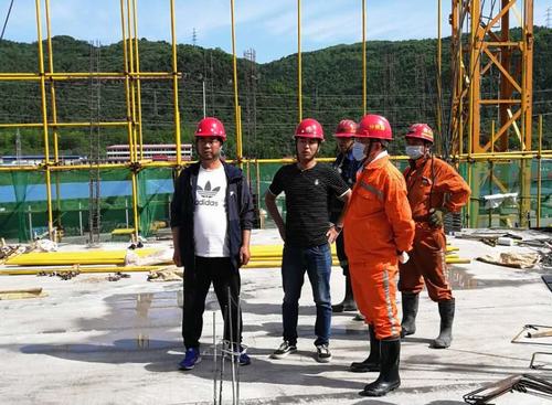 雙龍煤業公司領導蒞臨咸陽分公司雙龍項目部檢查指導工作