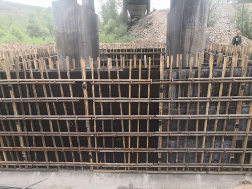陜煤建設銅煤公司第二十一項目部承建檸條塔礦河道棧橋框架柱基礎加固工程順利開工建設
