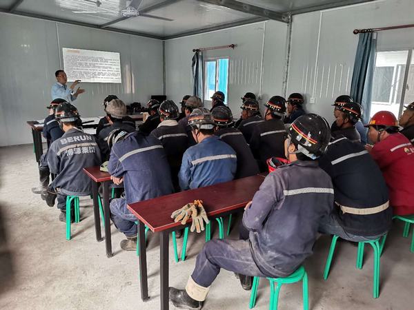 陜煤建設礦建二公司:把習近平總書記關于安全生產重要論述帶到班組去