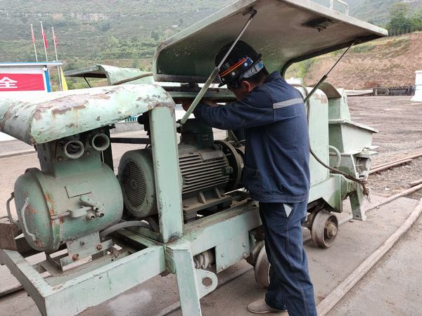 陜煤建設礦建二公司:安全生產月里的機電護航行動